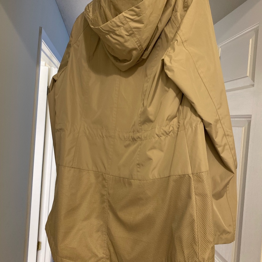 Tan colored windbreaker/rain coat - Picture 3 of 5